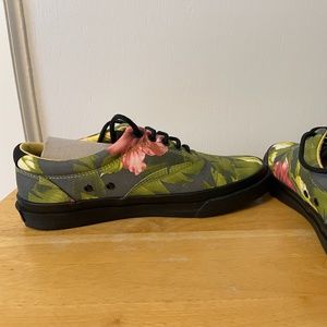 Sperry Men's Flowered Lace Up Sneaker SZ 8.5 M New